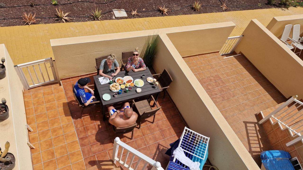 Modern 3 Bedroom House With Large Pool And Fast Internet, 100ft From The Sea - Sleeps 6 Сasa de vacaciones Caleta de Fuste