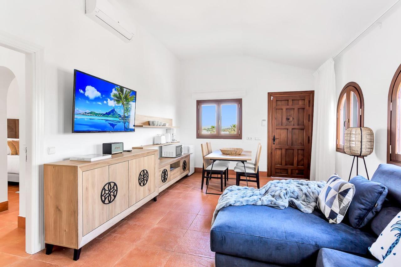 Yolo Spaces - Sotogrande - White House *