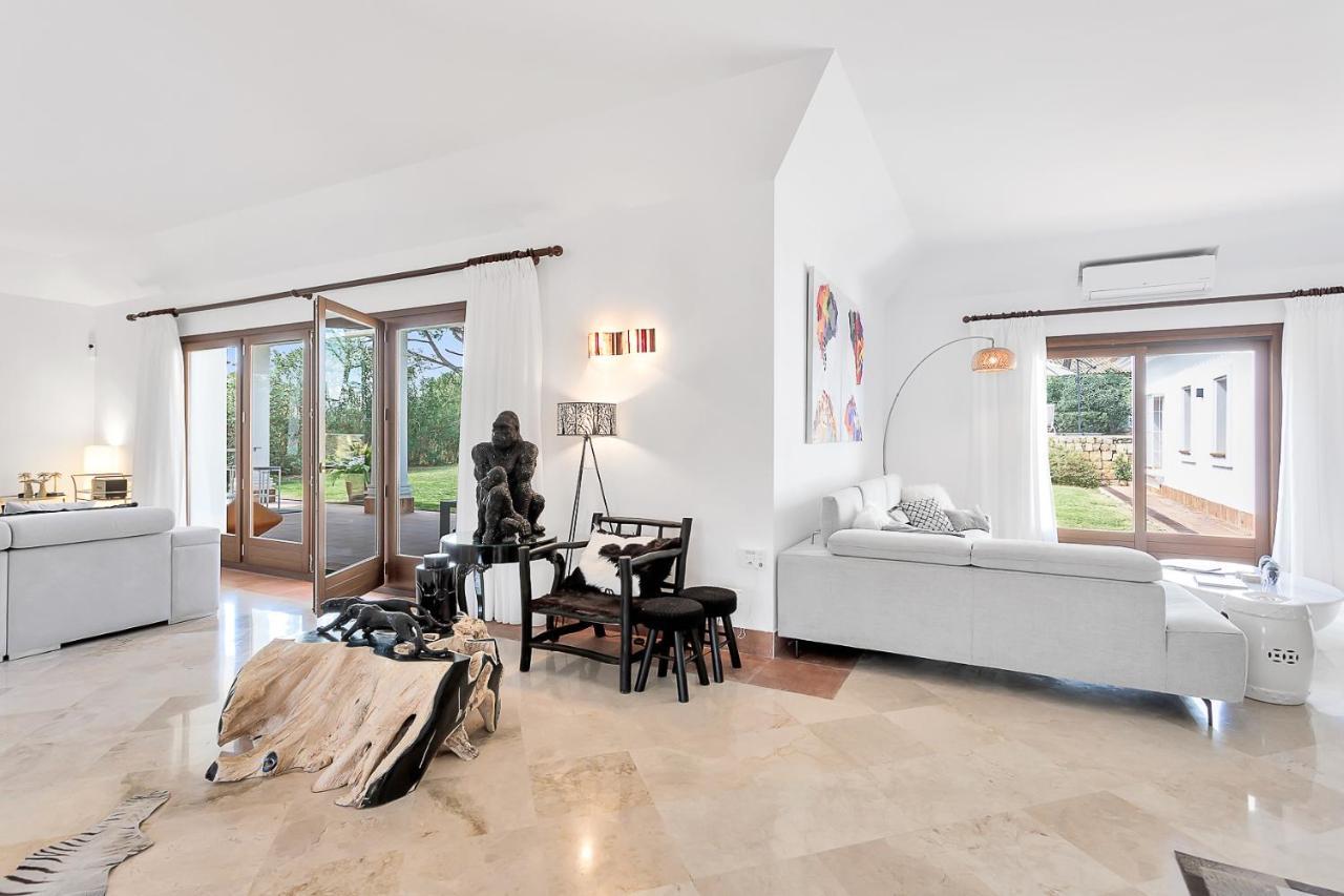 Yolo Spaces - Sotogrande - White House *