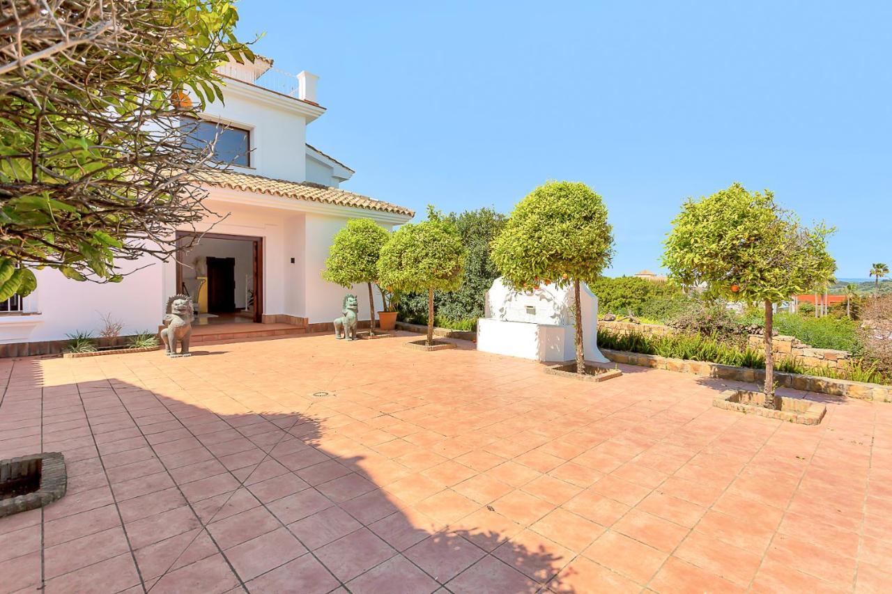 Yolo Spaces - Sotogrande - White House *