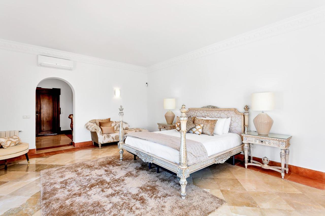 Yolo Spaces - Sotogrande - White House *