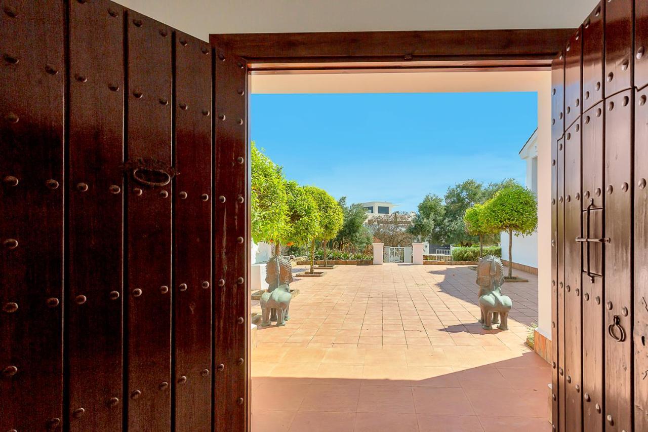 Yolo Spaces - Sotogrande - White House *