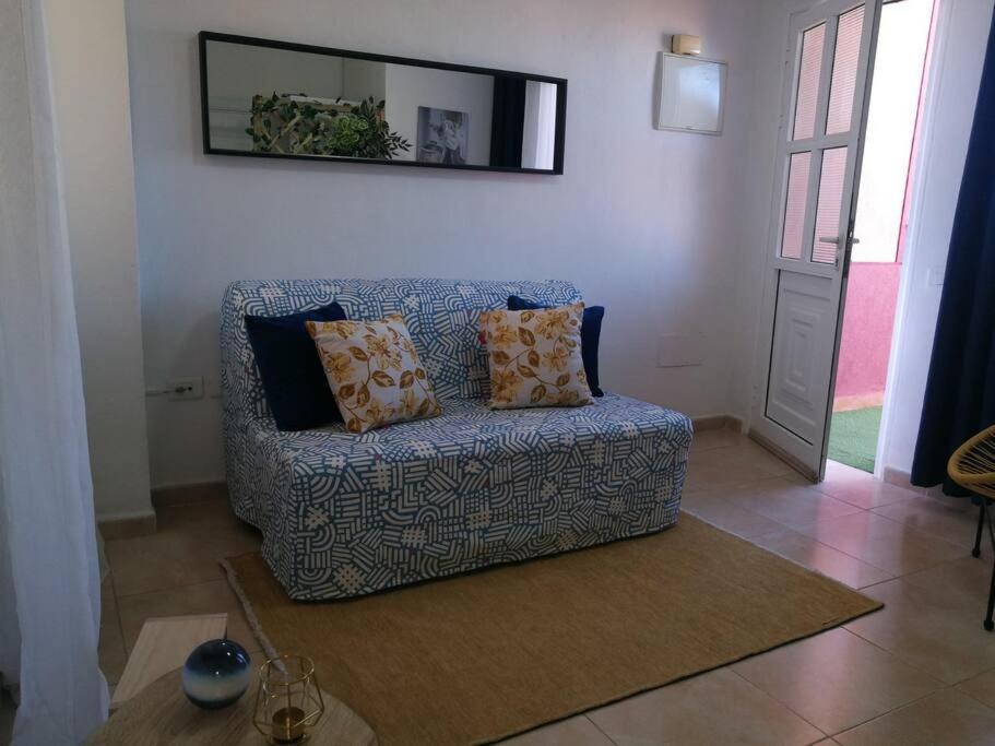 Acogedor Atico Con Terraza En Apartamento *