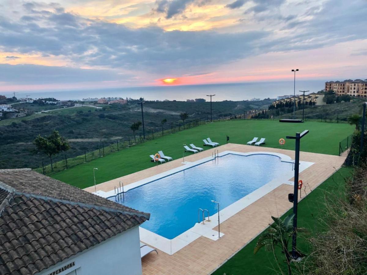 Apartment Small Oasis Nelson Mandela With Sea View, Two Bedrooms, Parking, Terrace And Pool Manilva