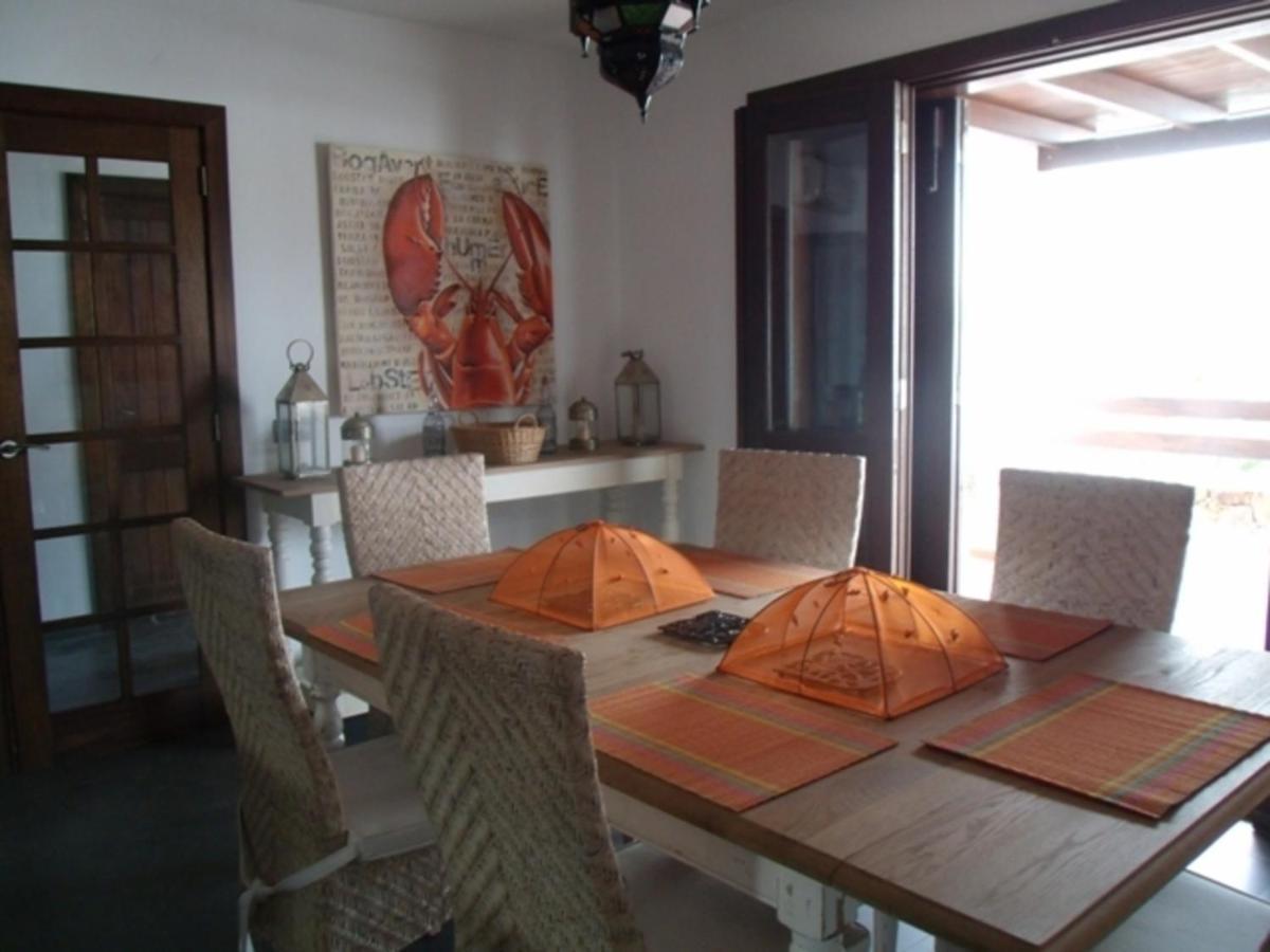 - Spacious 10p With Communal Pool