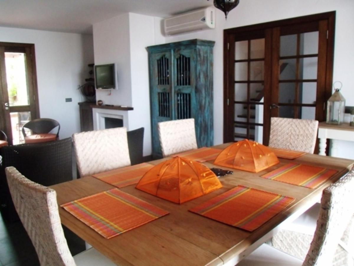 - Spacious 10p With Communal Pool Villa *