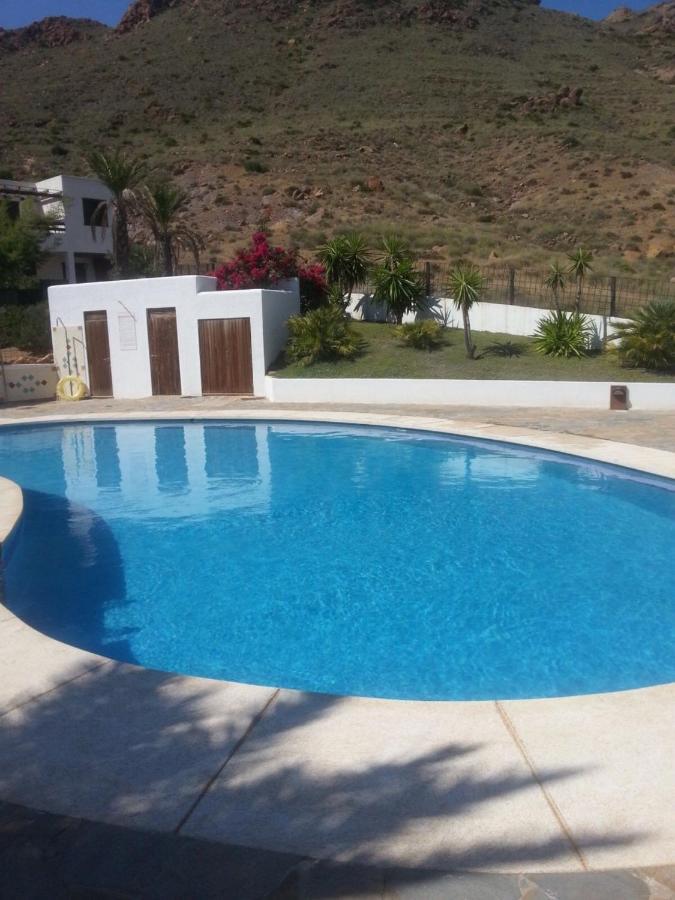 - Spacious 10p With Communal Pool