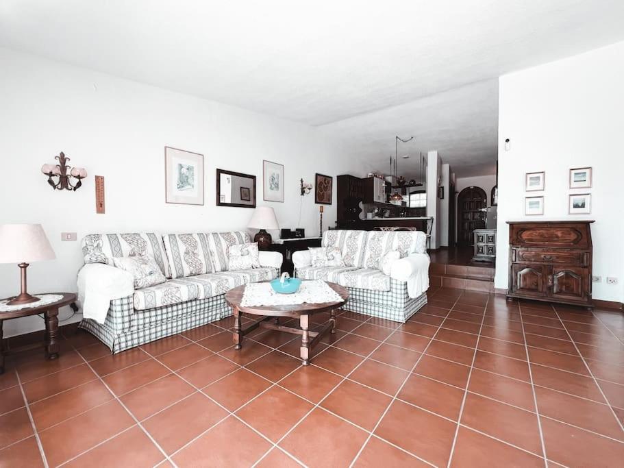 Charming Spanish Style Bungalow, Bbq,wf,terrace Mir09