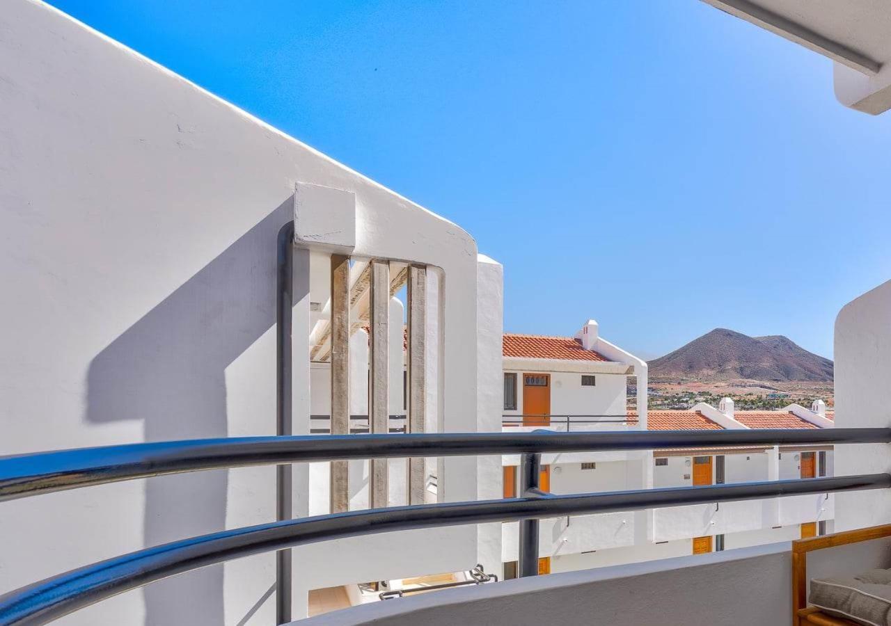 Stylish Flat And Pool With 3 Rooms, Sleeps 6, Cristianos Apartamento Los Cristianos (Tenerife)