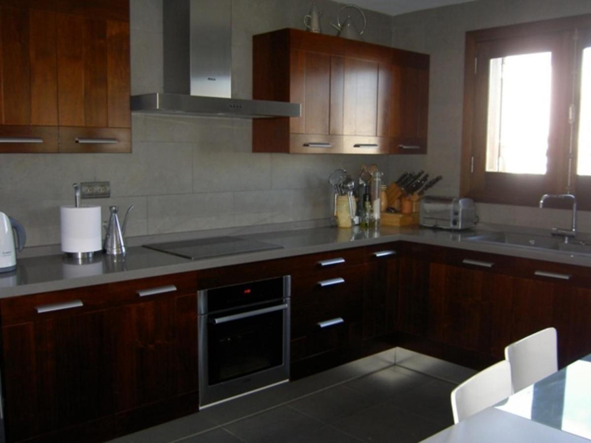 - Spacious 10p With Communal Pool Villa