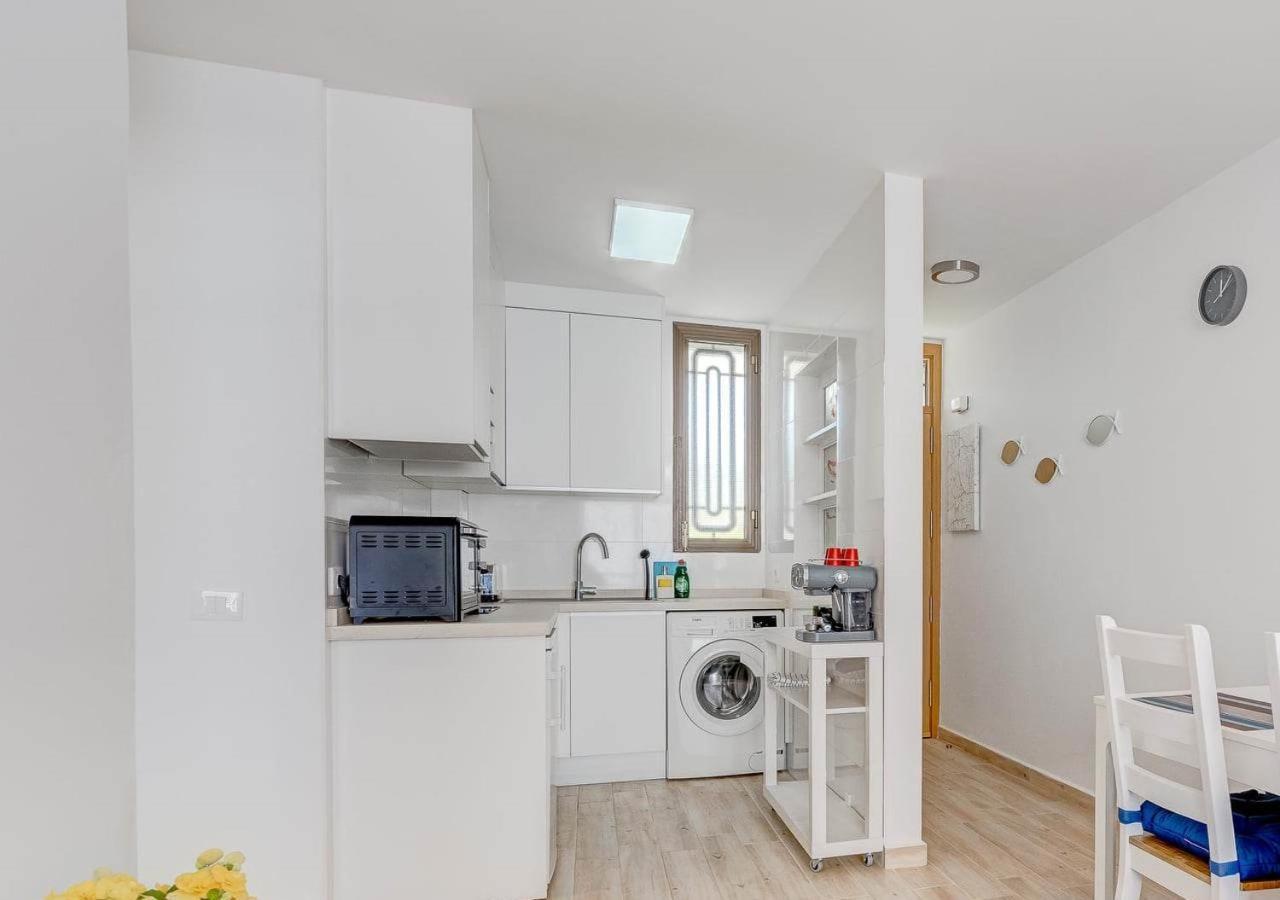 Stylish Flat And Pool With 3 Rooms, Sleeps 6, Cristianos Apartamento *
