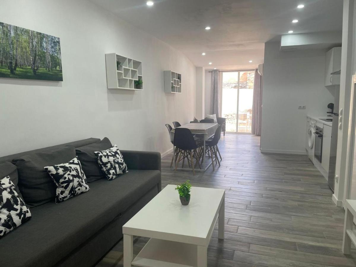 Piso En El Centro Del Vendrell. Entero. *