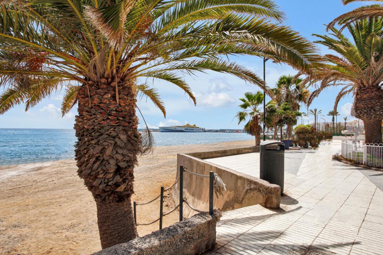 Stunning Holidays, Large Terrace On The Sea Apartment *