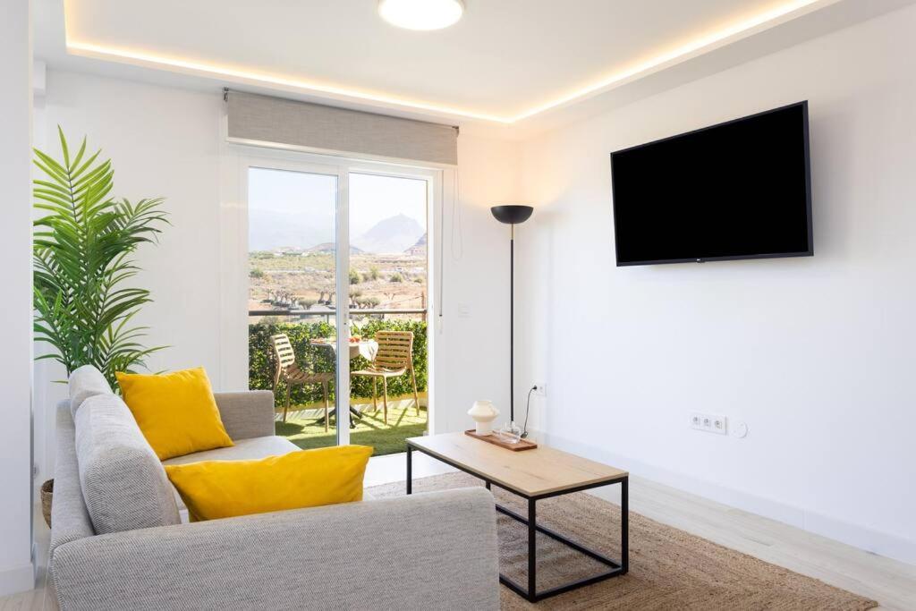 Apartment Sunnyland Arona Cho