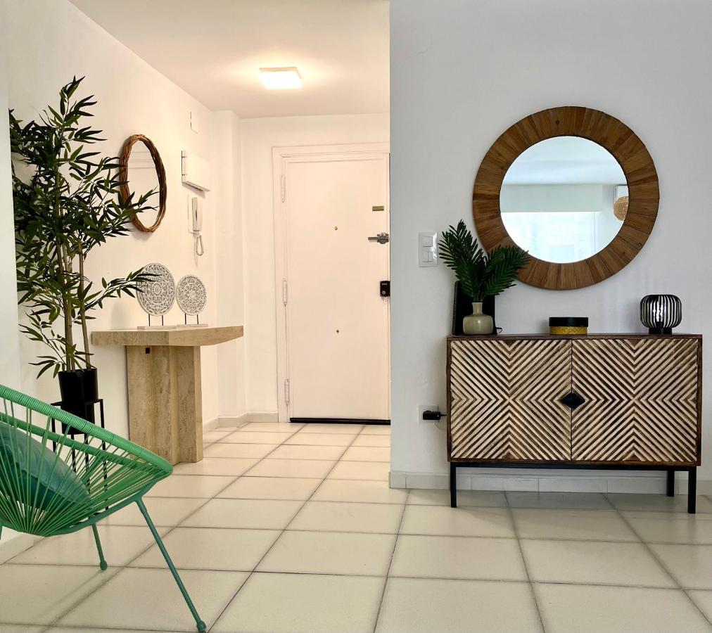 Modern On The With Pool Apartamento