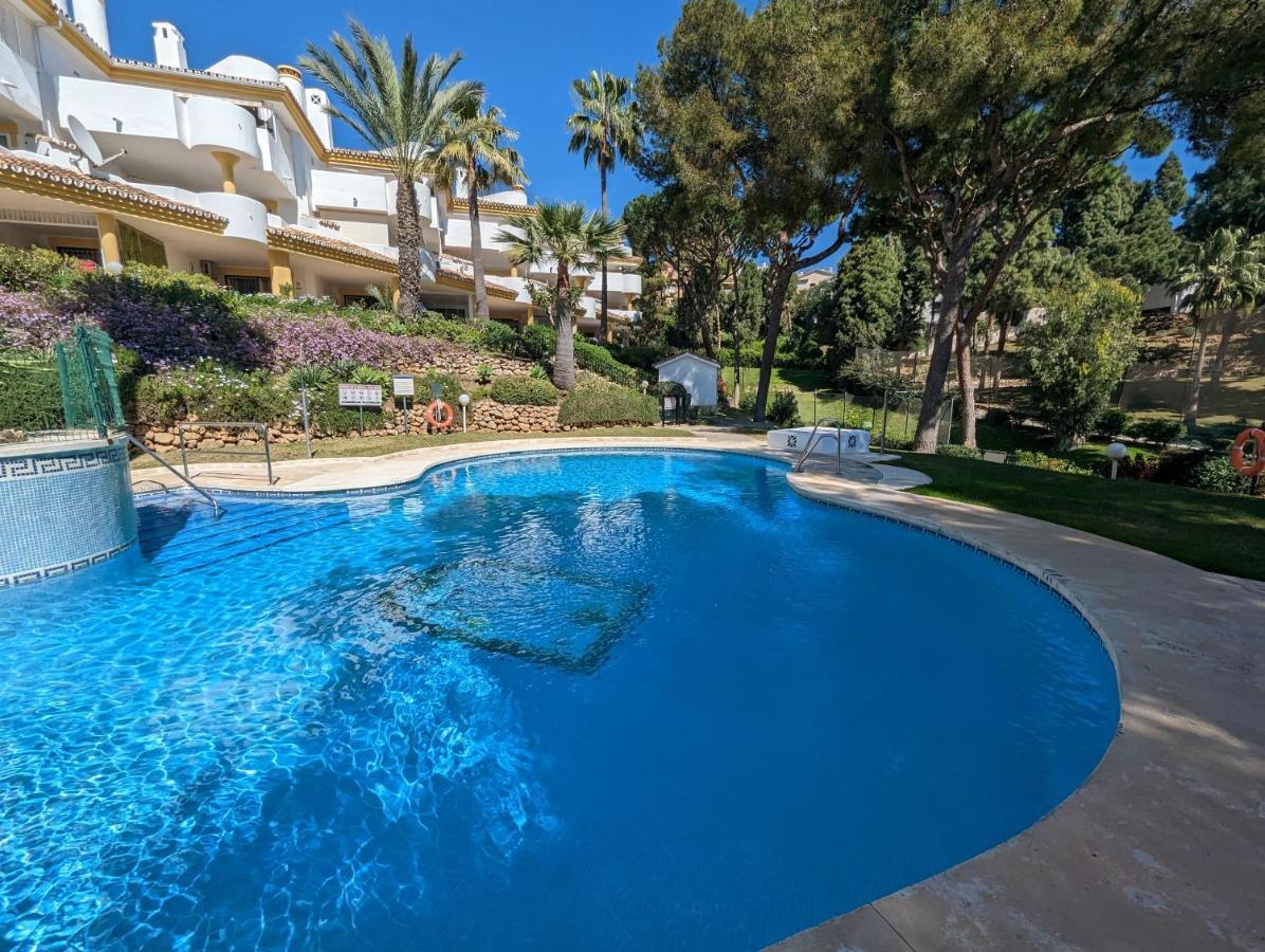 Fantastic Views, Large With 3 Pools, Minutes From Beach And Golf Mijas Costa Spain Apartamento Sitio de Calahonda