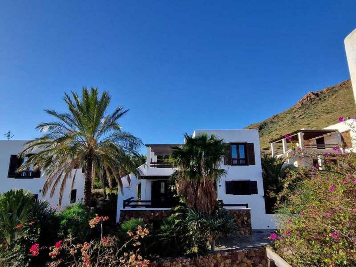 - Spacious 10p With Communal Pool Villa *