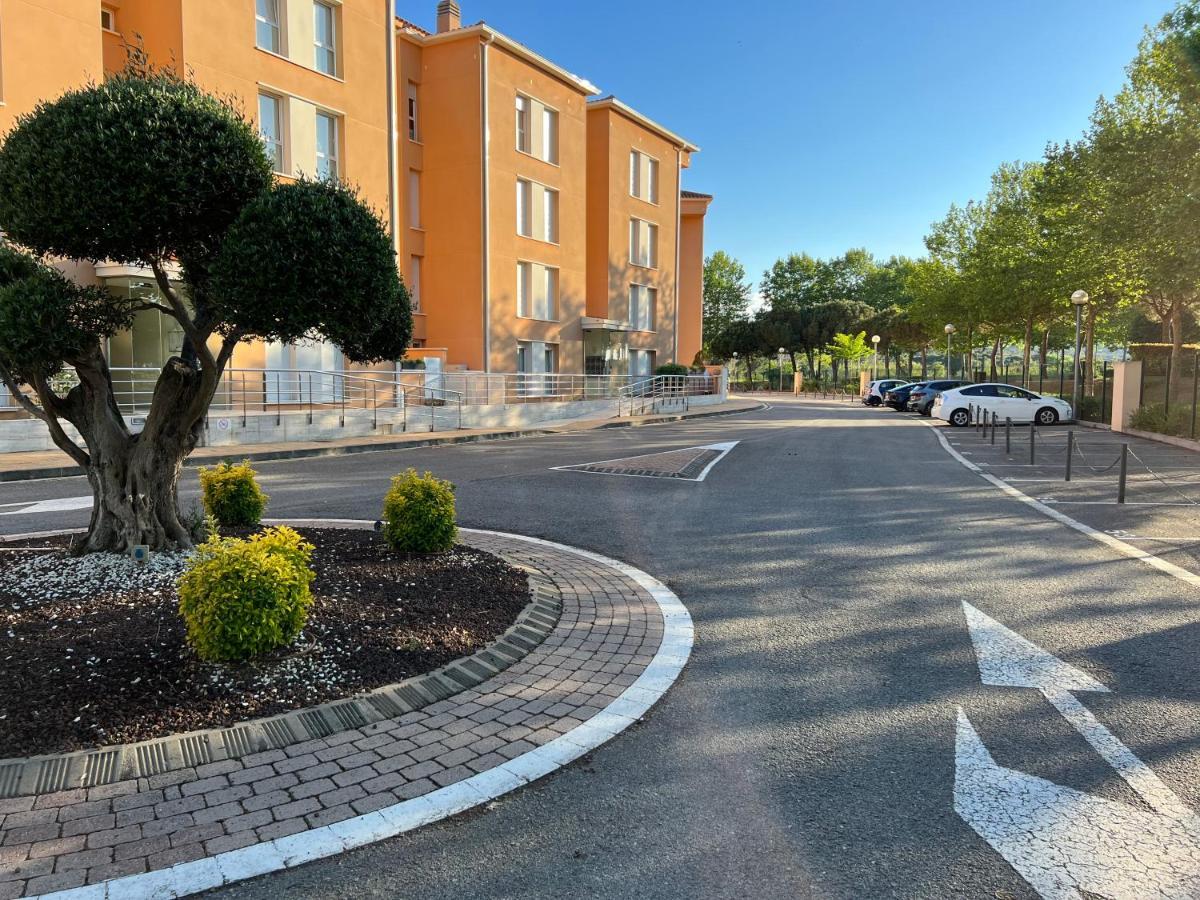 La Bovila With Exceptional Yard Apartment *