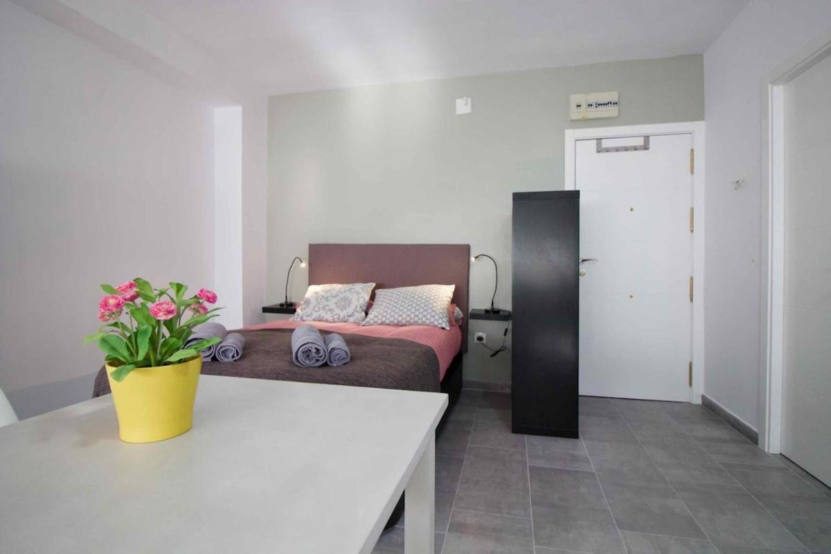 Estudio Centrico Metros De La Playa Con Aire By Lightbooking *