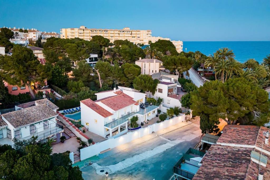 Villa Entire Large Next To Award-winning *