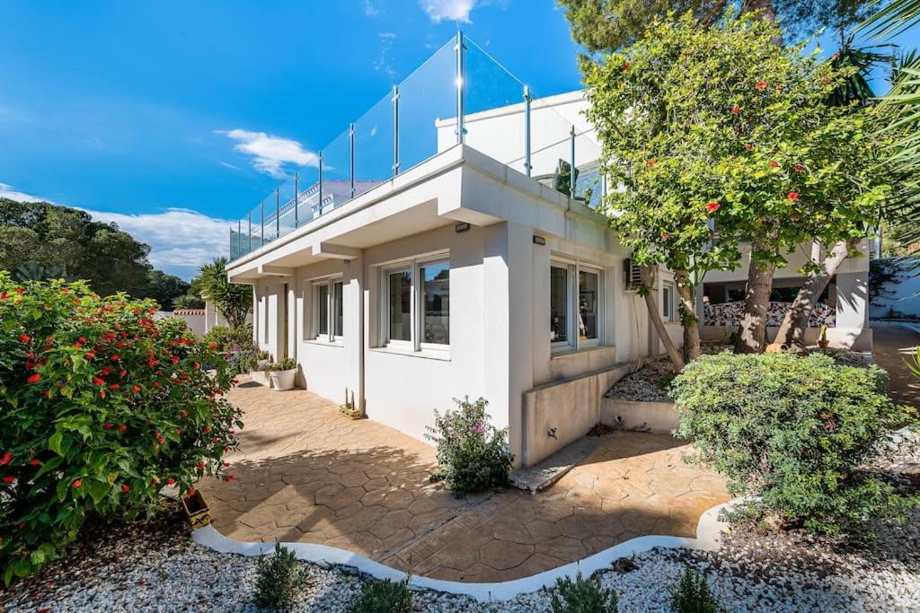 Entire Large Next To Award-winning Villa