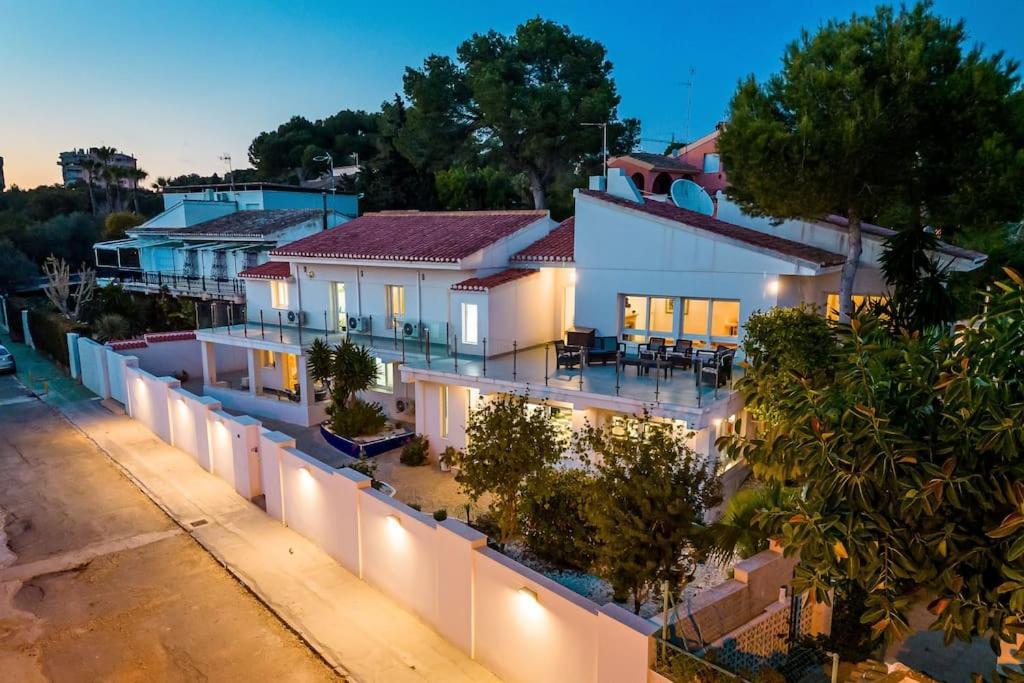 Villa Entire Large Next To Award-winning *