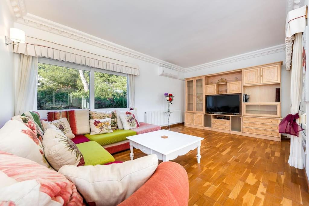 Entire Large Next To Award-winning Villa