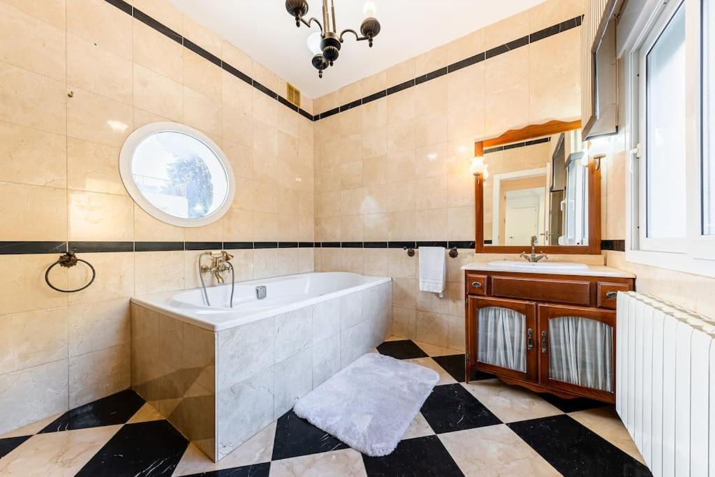 Entire Large Next To Award-winning Villa