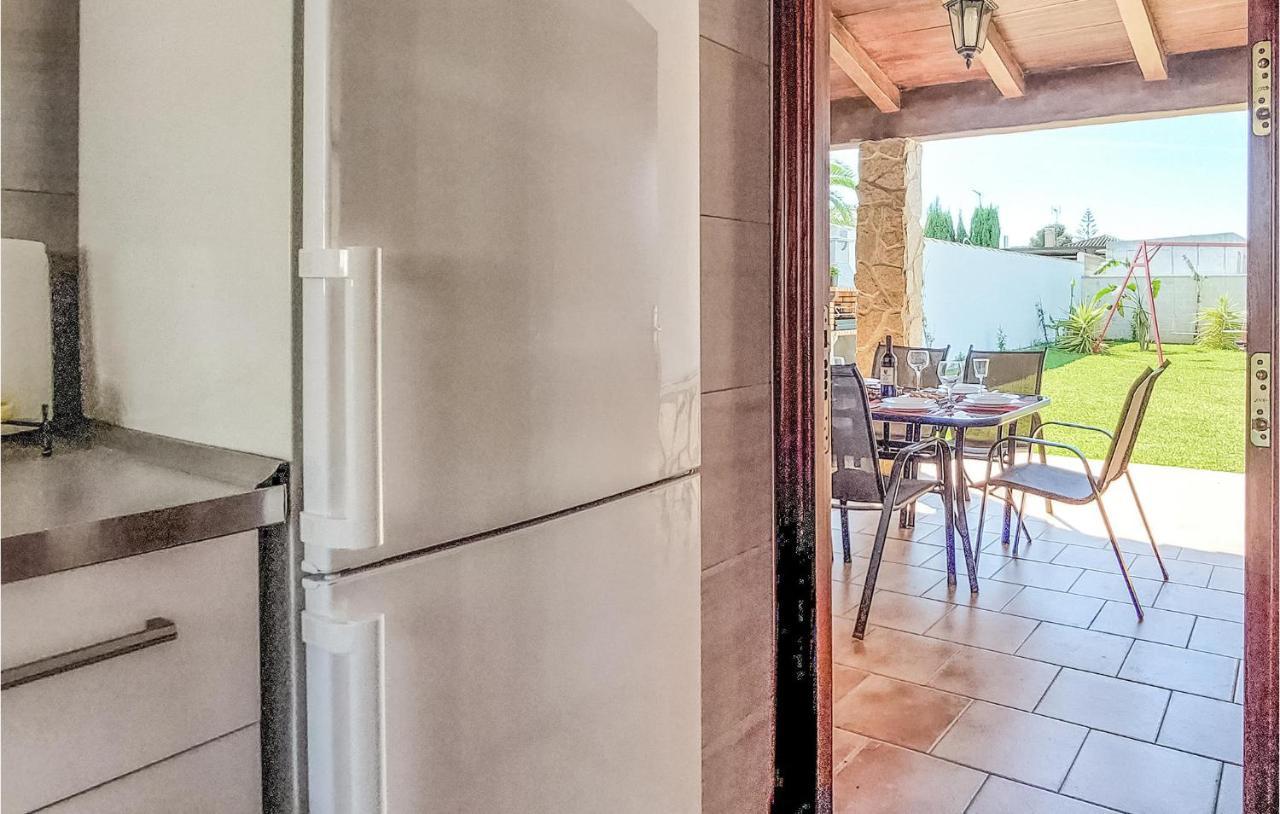 Сasa de vacaciones 2 Bedroom Awesome In Chiclana De La Fronter