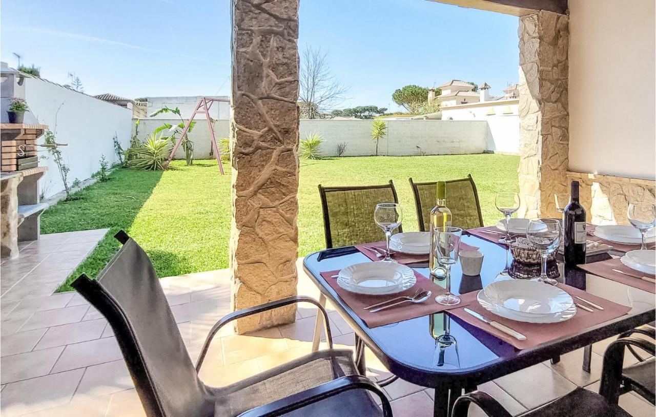 2 Bedroom Awesome In Chiclana De La Fronter *