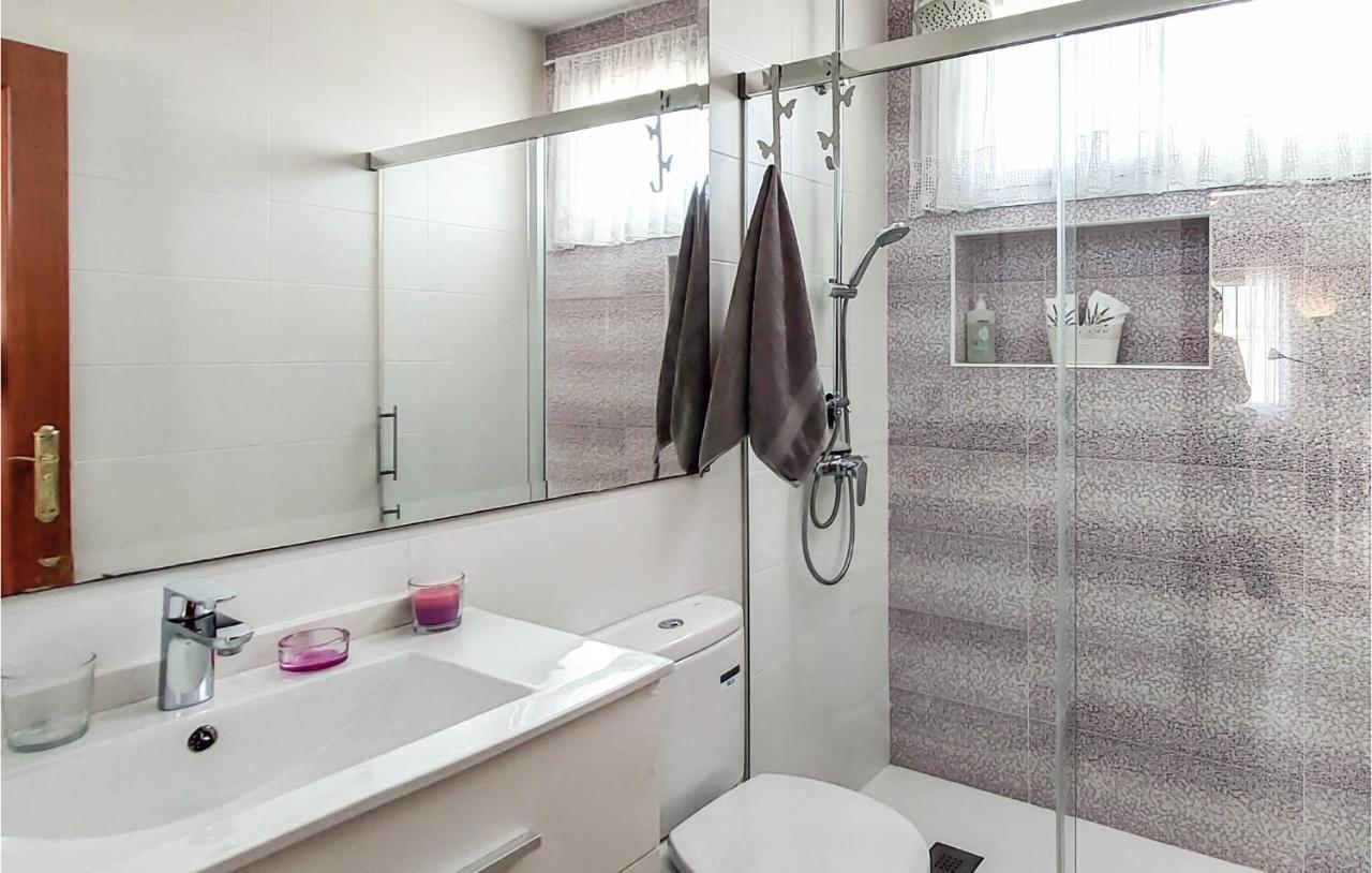 2 Bedroom Awesome In Chiclana De La Fronter Сasa de vacaciones