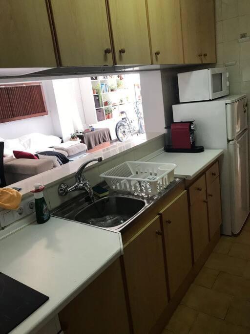 Spacious 2 Bedroom W/ Own Pool 5 Minutes Walk To Beach