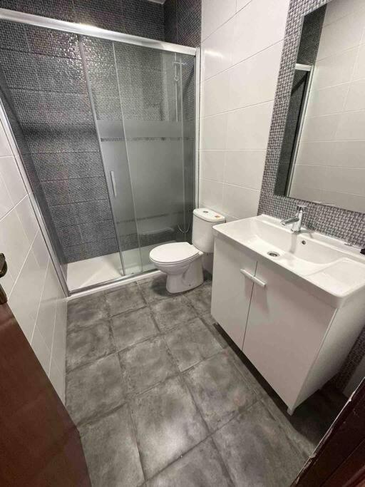 Spacious 2 Bedroom W/ Own Pool 5 Minutes Walk To Beach *
