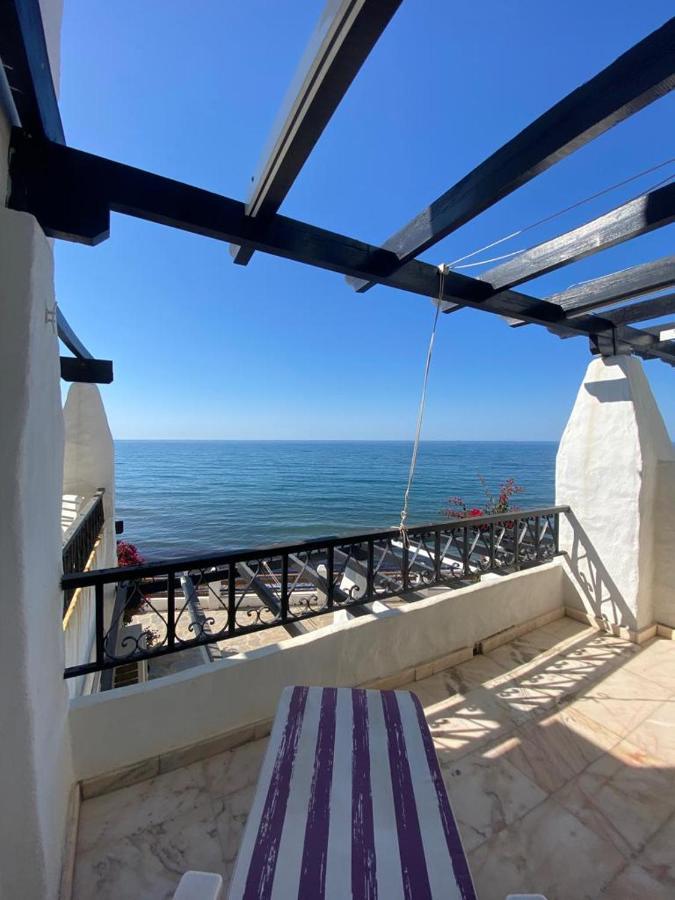 Beachfront Calahonda Apartamento