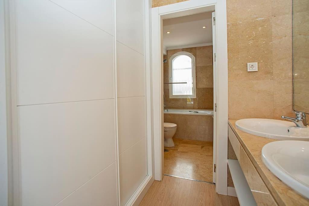 Beautiful And Quiet Family Townhouse In Great Location Сasa de vacaciones Marbella