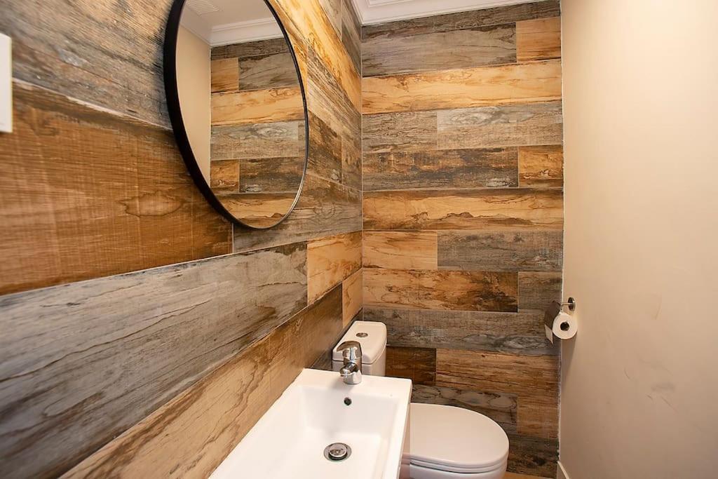 Beautiful And Quiet Family Townhouse In Great Location Сasa de vacaciones *