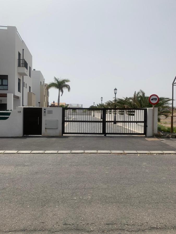 Apartamento Sunny Luxury With Two Great Sunny - Level Terraces, Two Swimming Pools, In A New Complex Pueblo Majorero, Close To Fuerteventura Golf Club, Next To The , Atlantico Shopping Mall And Casino In