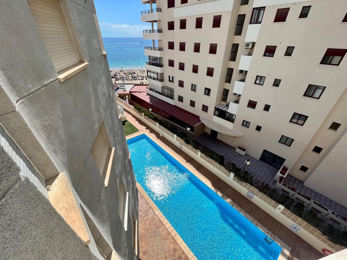 Modern On The With Pool Apartamento