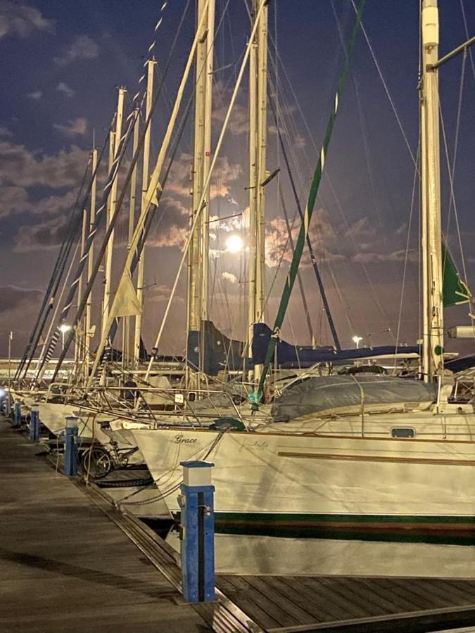Botel Brego, Velero