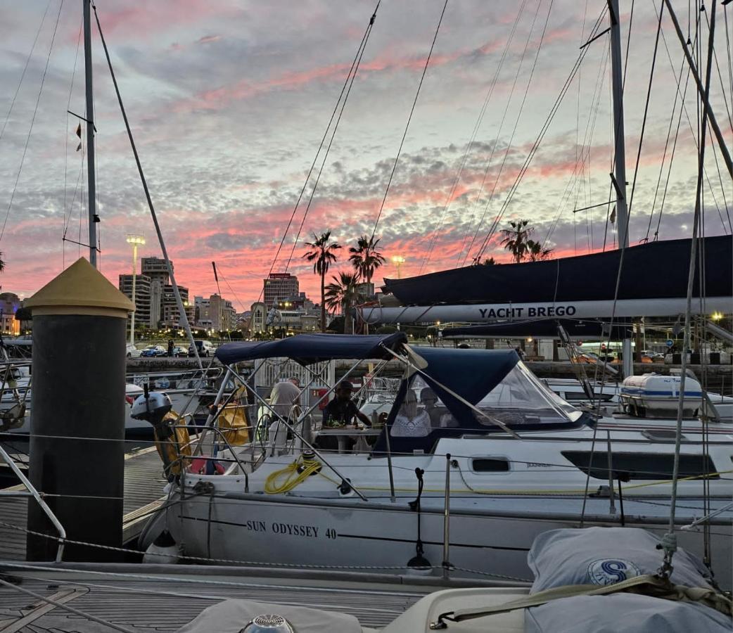 Botel Brego, Velero