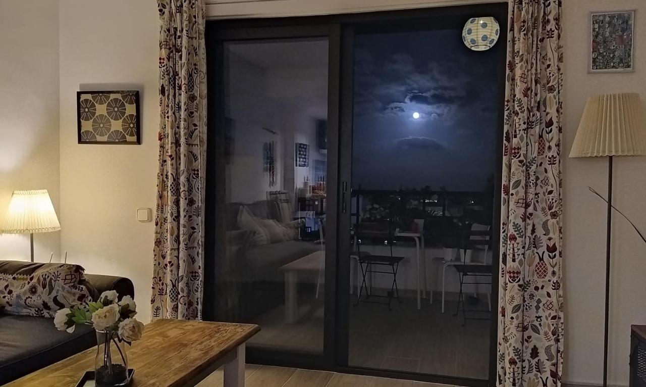 Aqua Sunrise & Sea Views Apartment *