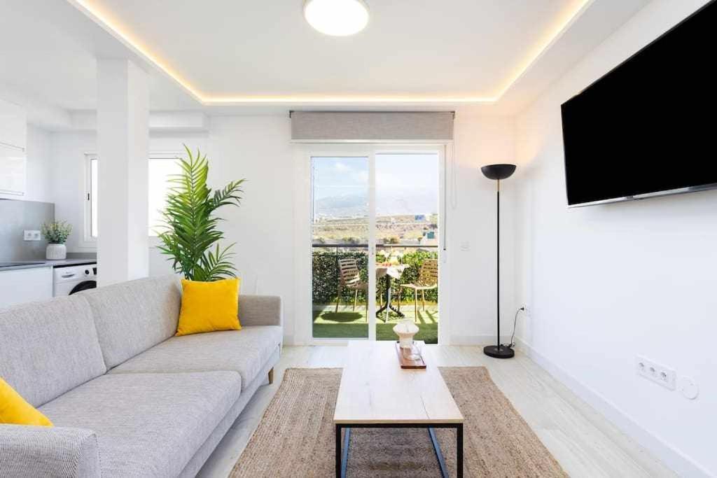 Sunnyland Arona Apartment