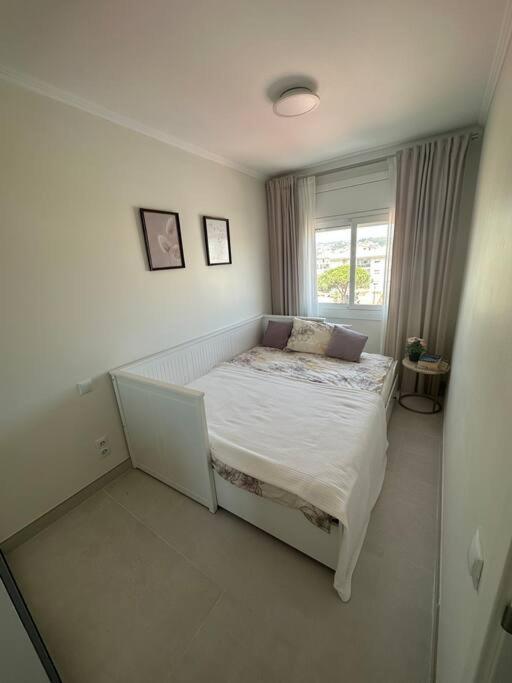 Cunit, Front Line With Sea View Apartment Cunit