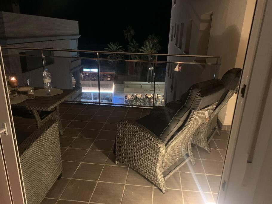 Apartment Cunit, Front Line With Sea View