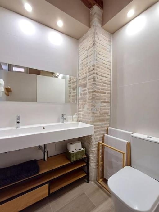 Feelhomevic. Atico Con Terraza En Centro Historico Apartment