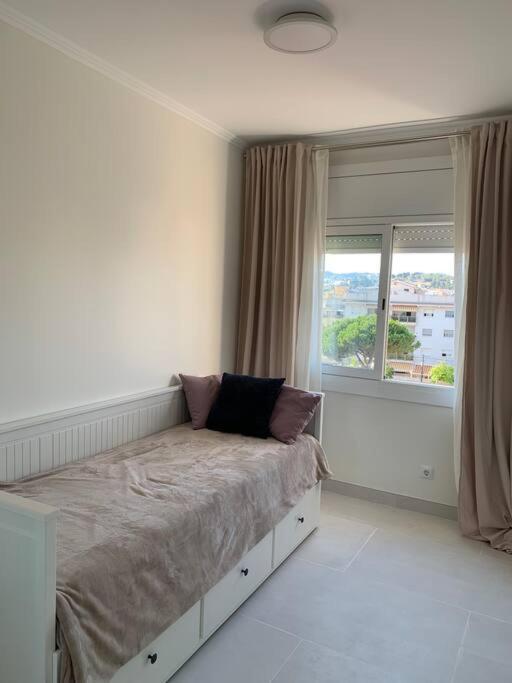 Cunit, Front Line With Sea View *