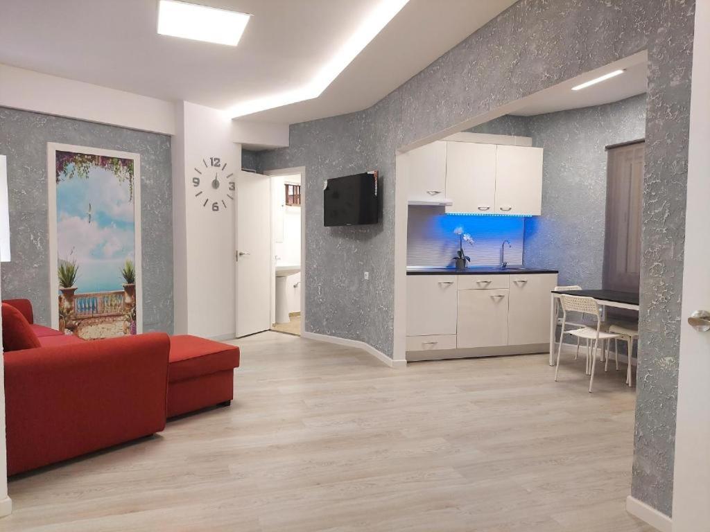 Fantastic 2 Bedrooms, Just 20 Meters From Ocean * Playa de las Américas