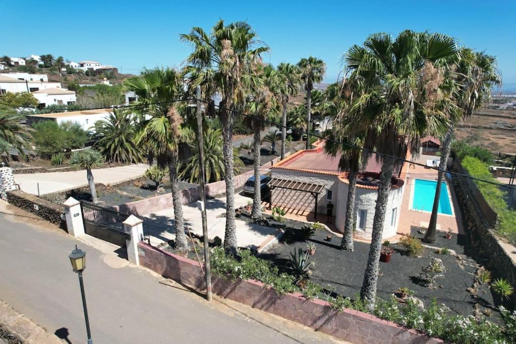 Villa Doce Palmeras, Stunning In Beautiful Gardens