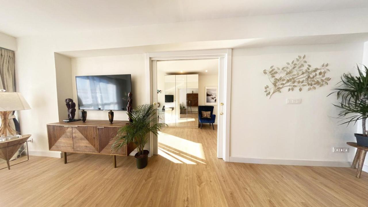 Miramar Luxurious Flat, 3 Double Rooms, Free Parking, Terrace, Completely New * San Sebastián