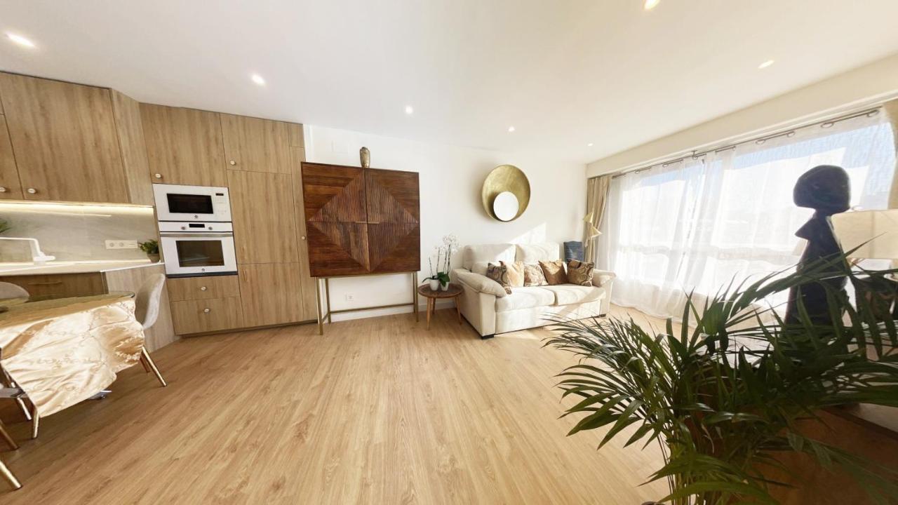 Miramar Luxurious Flat, 3 Double Rooms, Free Parking, Terrace, Completely New Apartamento *